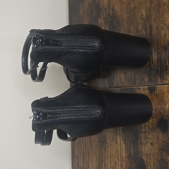 Simply Vera Vera Wang Women's Brand New Black Strappy Heels Size 8.5 - Picture 3 of 5